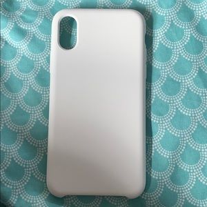 White IPhoneXS case